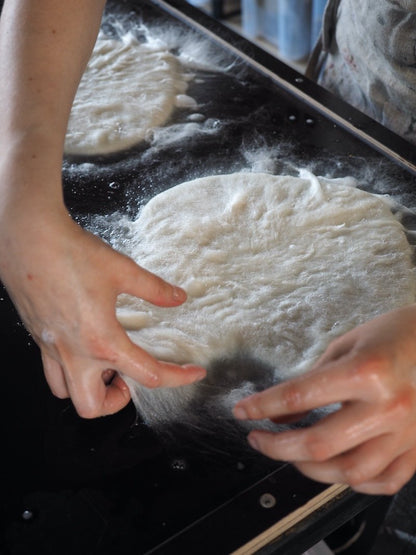 Herz-Wärmflasche EISBÄR - handgefilzt