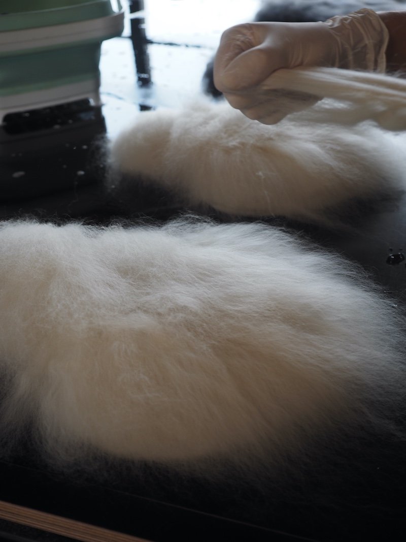 Herz-Wärmflasche EISBÄR - handgefilzt