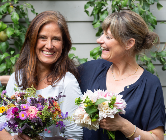 VIDEO: Der Cottage Garten – Interview mit Alex Lehne und Sarah Stiller