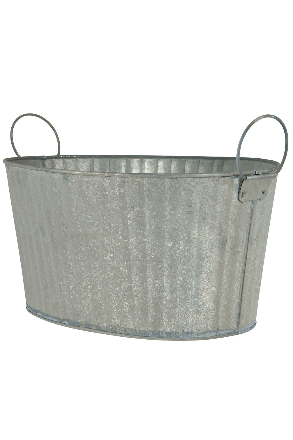 Ovale Zinkwanne mit seitlichen Metallgriffen freigestellt vor weißem Hintergrund – robuste Pflanzwanne aus verzinktem Stahl.